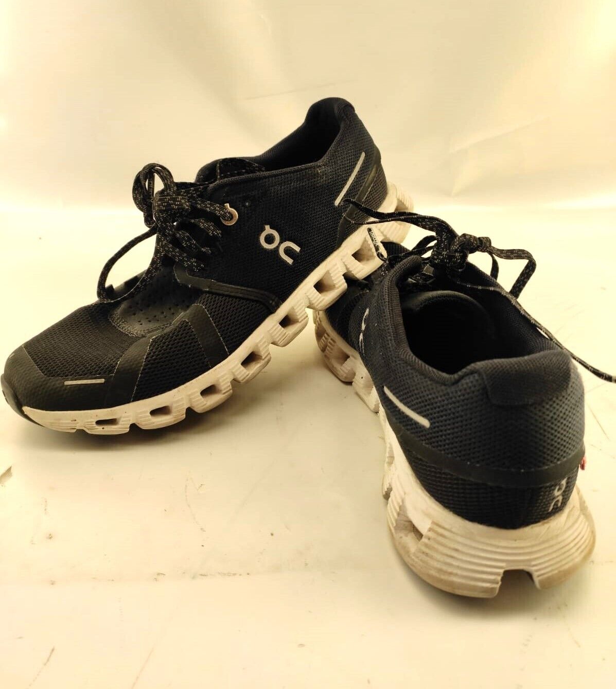 RARE ON Cloud OC Classic Black White Running shoes (US- W7)