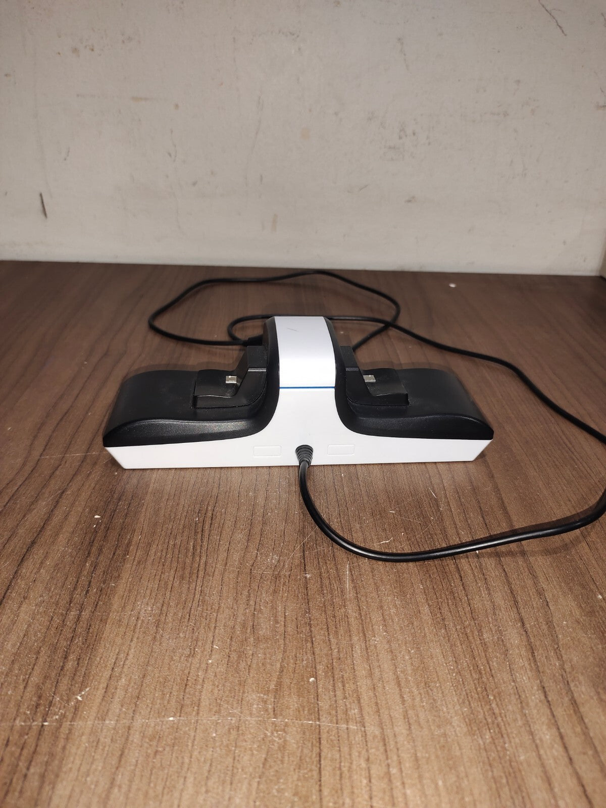 Système de charge pour manettes doubles Insignia pour PS5 et PS4 (NS-PSUDC-C)
