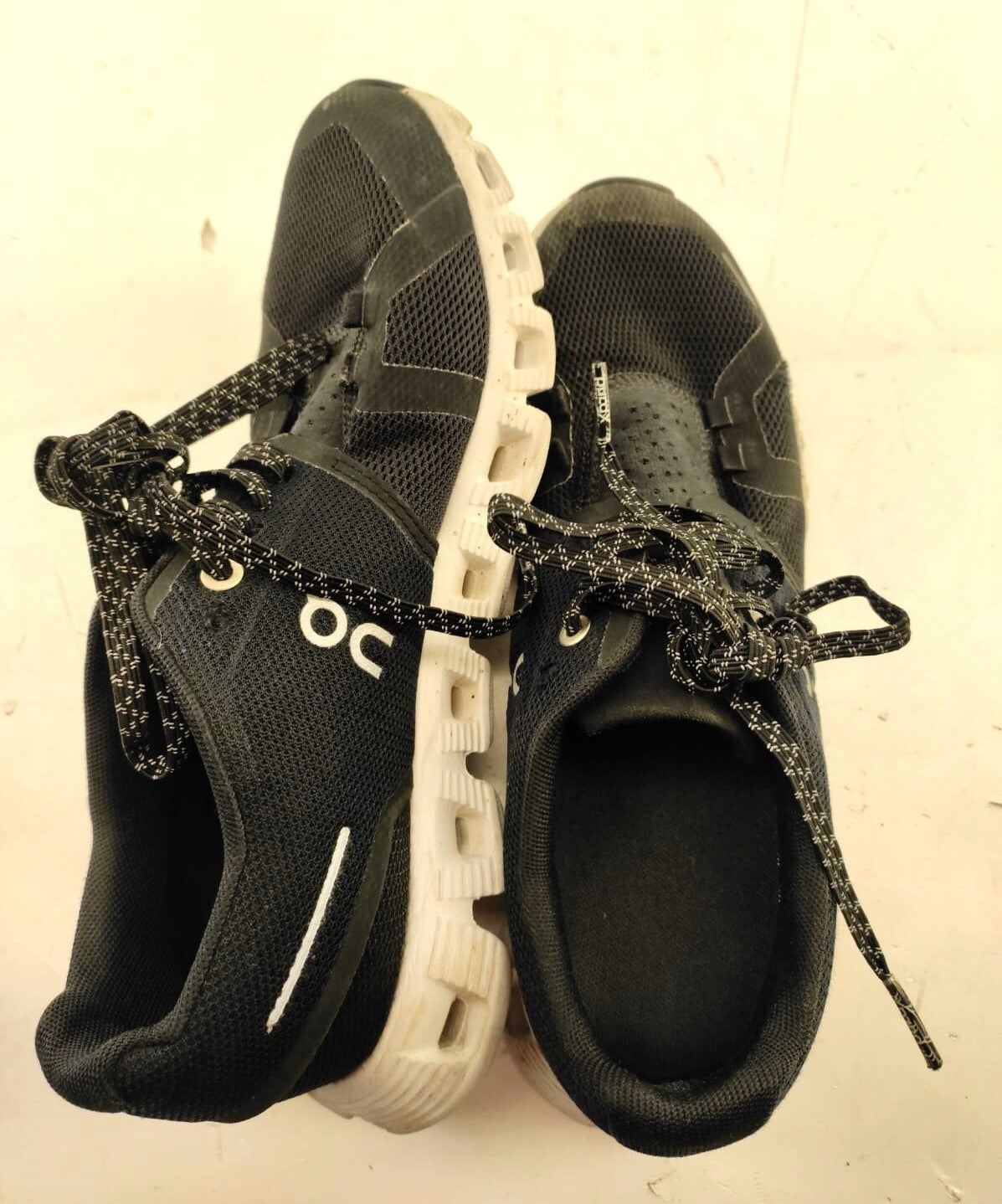 RARE ON Cloud OC Classic Black White Running shoes (US- W7)