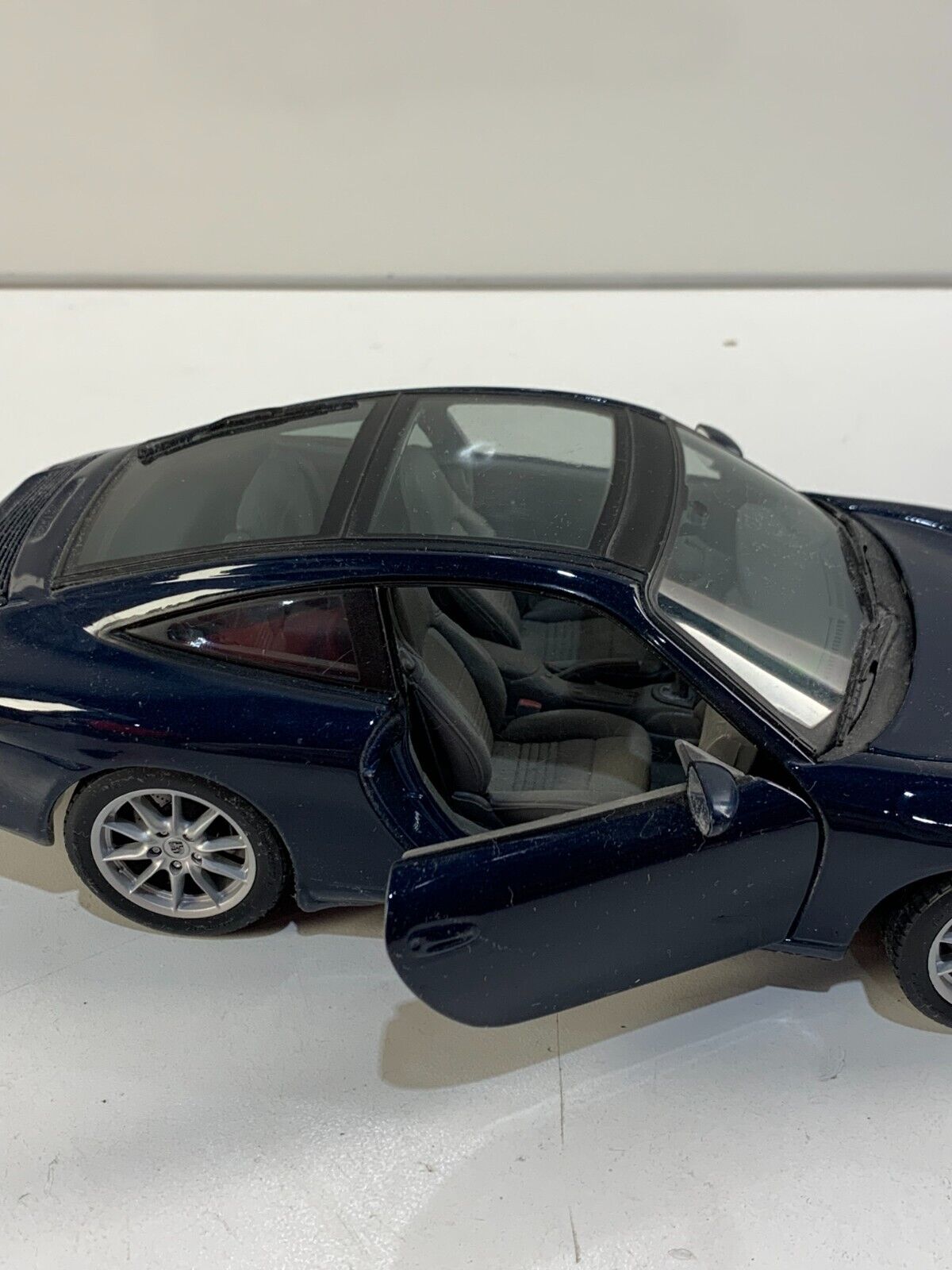 Porsche 911 Carrera Targa Blue 1/18 Diecast Car Model by Maisto 31627