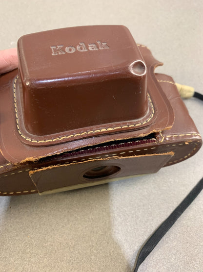 VINTAGE LATE 1940s EARLY 1950s KODAK PONY II CAMERA W CASE