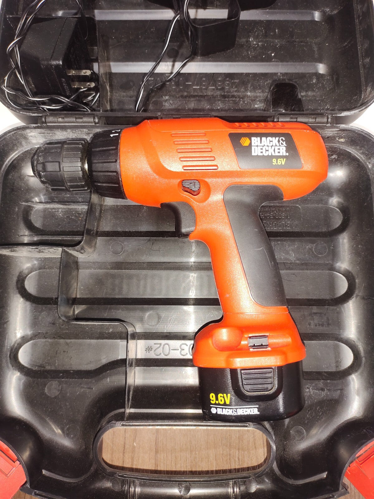 Ensemble perceuse Black & Decker CS9603 9,6 V avec perceuse et batterie