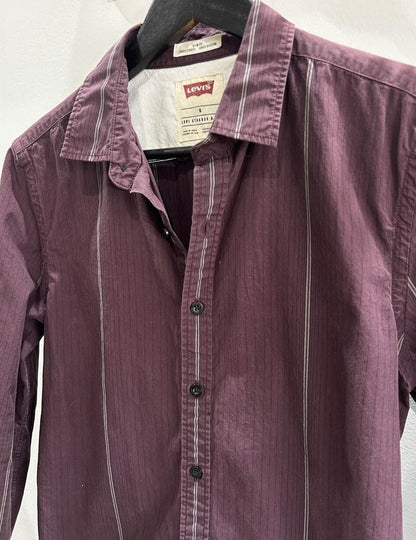 Levi's Slim Fit Dress Shirt Women's size S Stripped Burgundy