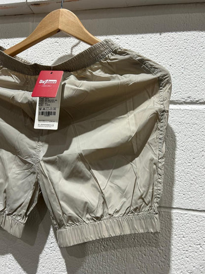 Day Dance Girl's Shorts Size M Color Beige