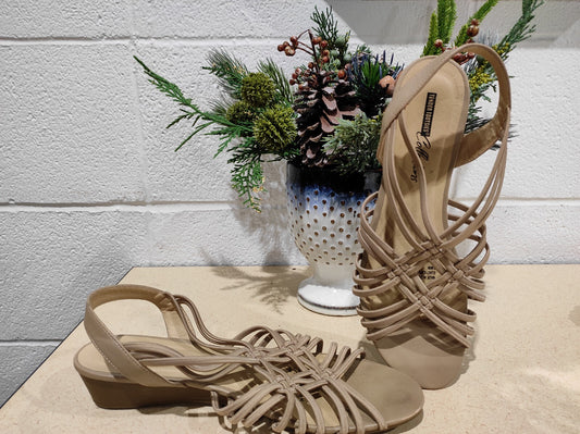 Tender Tootsies Women's Brown Wedge Strappy Sandals Size US 8M