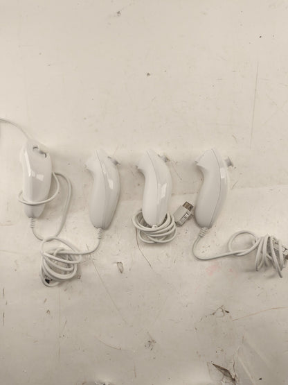 Nintendo Wii Console Video Game System White - 4 Controllers/ 4 Game Cube