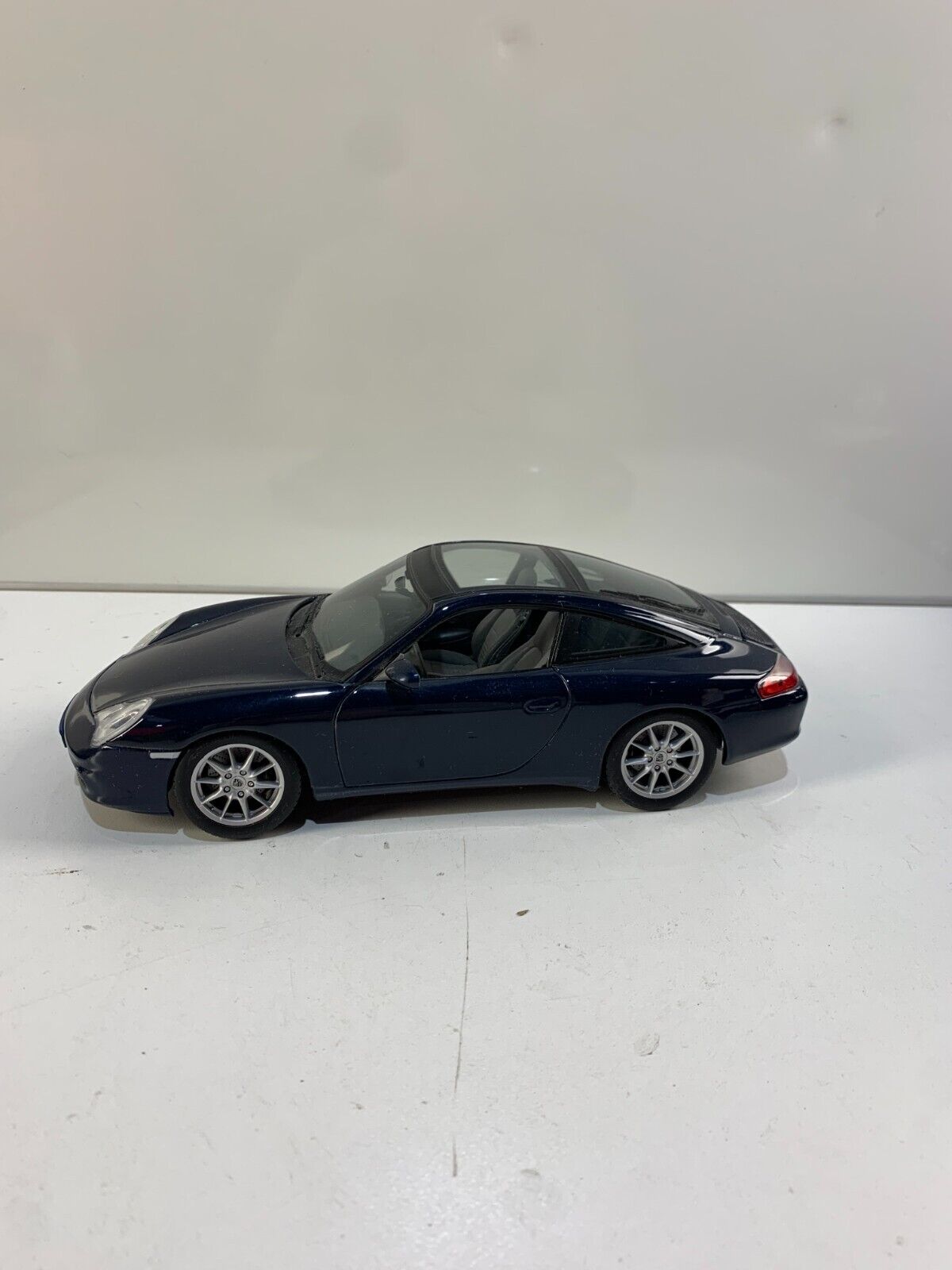 Porsche 911 Carrera Targa Blue 1/18 Diecast Car Model by Maisto 31627