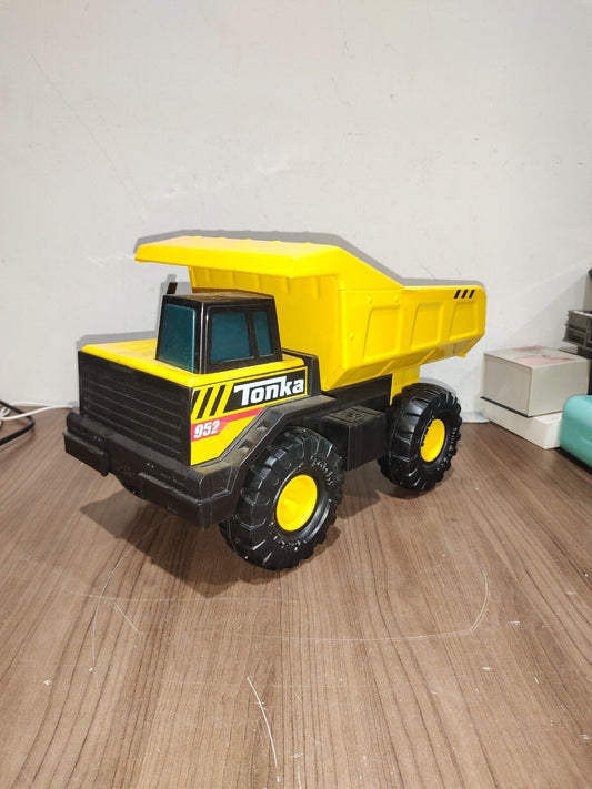 Tonka - 952 Yellow Dump Truck Metal Play Time Boys Dirt Hauling