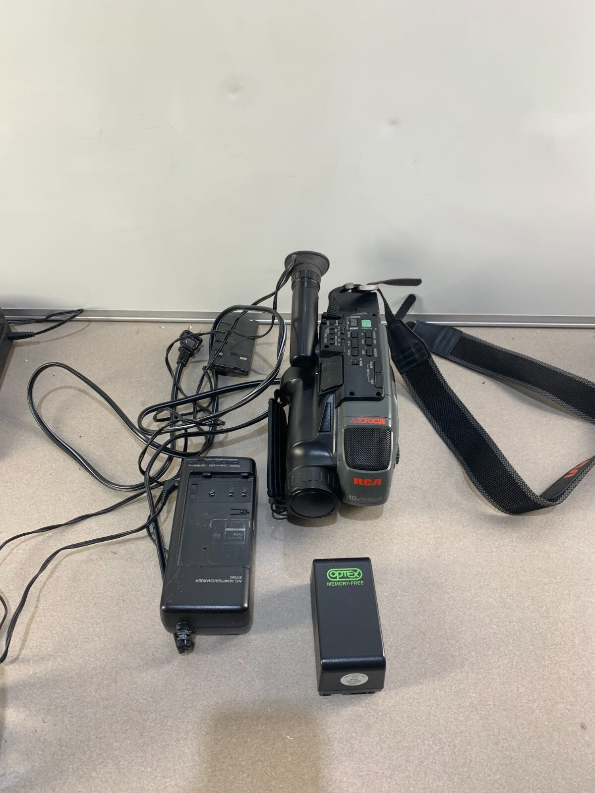 RCA Small Wonder VHS-C Camcorder Video Camera CC176 Tested & Working