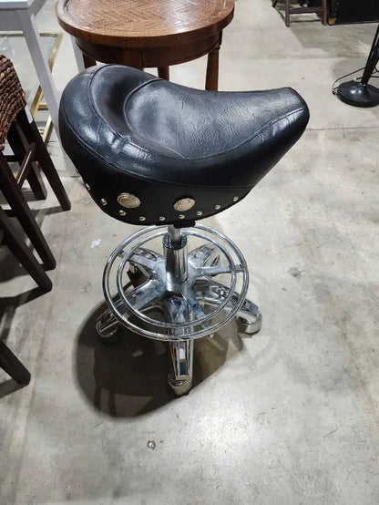 Larin Pneumatic Saddle Bar Stool