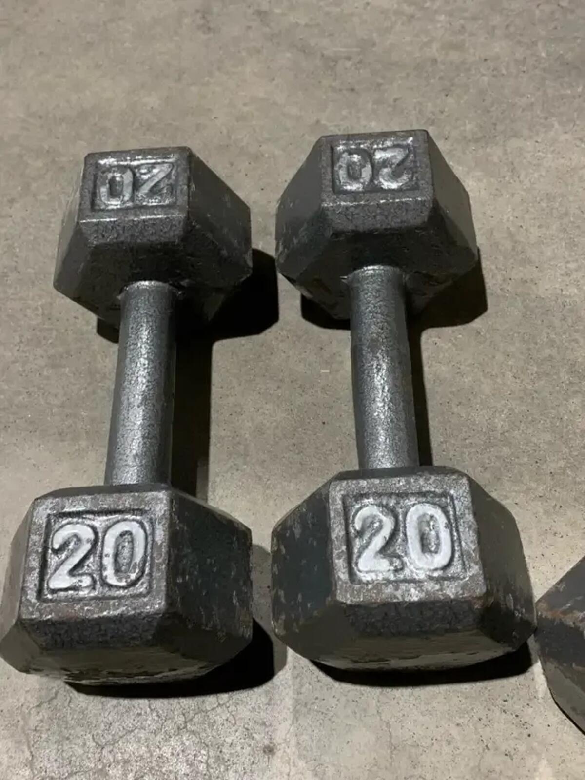 Dumbbell Set of 20LB and 15LBS