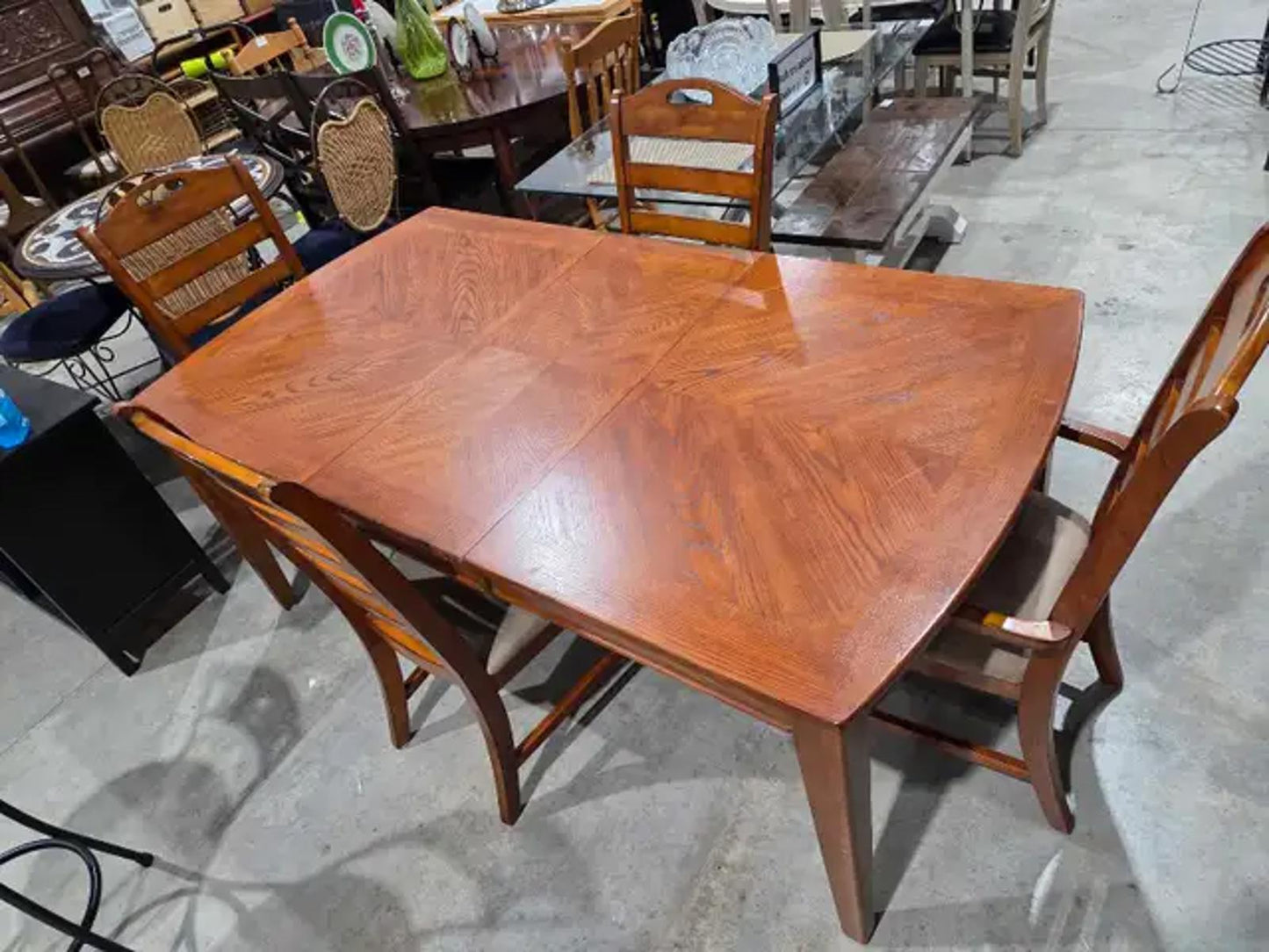 Solid Wooden Extending Dining Table & 4 Chairs