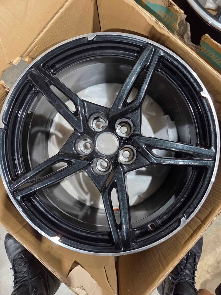 Corvette (2020 - 2025) Rims - New!
