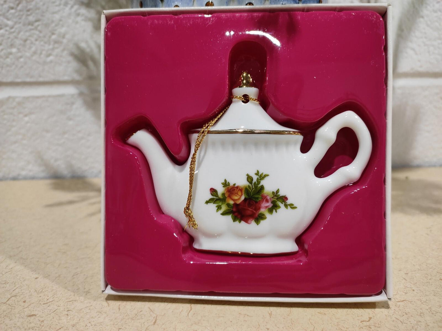 Old Country Roses 1998 Royal Albert Fine China Vintage Tea Pot Ornament Vintage
