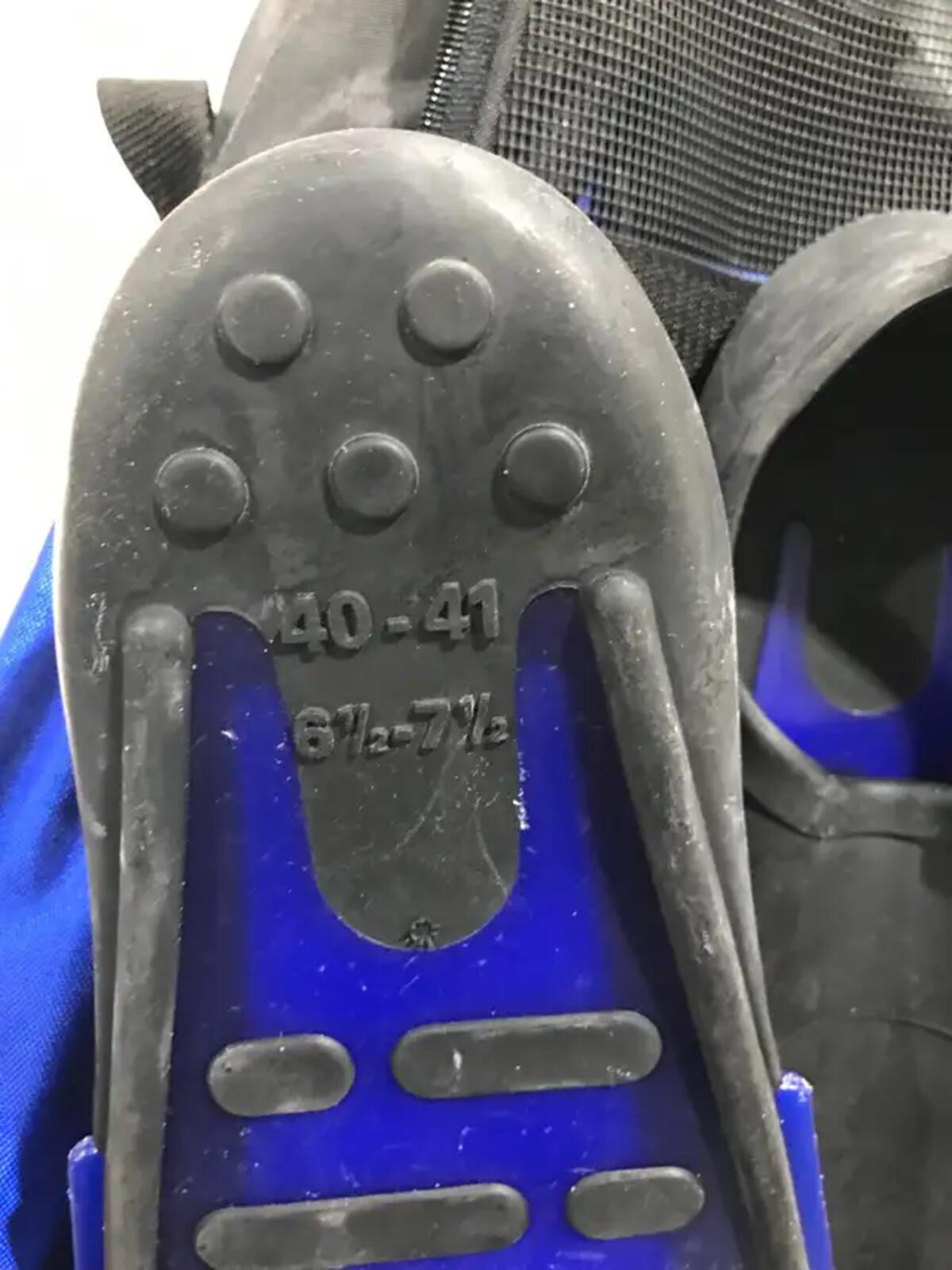 Akōna Pirate Diving Fins with Fin Bag - Size 6 1/2 - 7 1/2