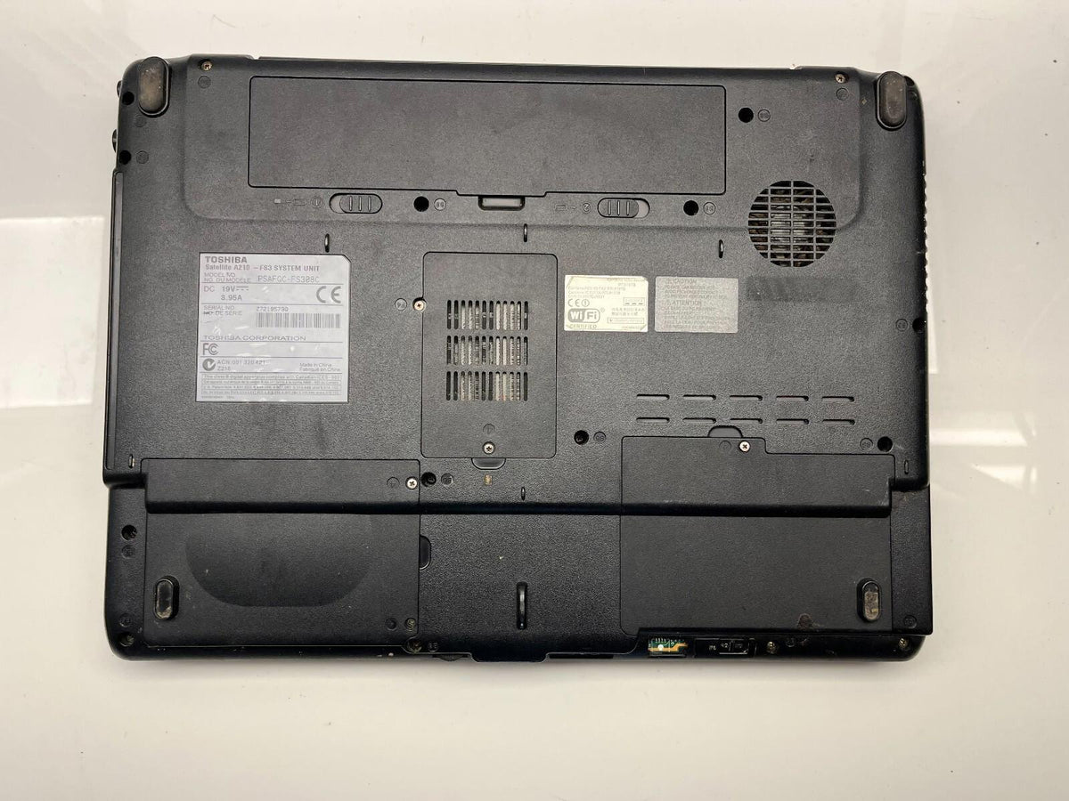 Toshiba Satellite A210 Athlon 64 X2 @ 1,60 GHz 2 Go de RAM Sans disque dur Sans système d’exploitation Écran défectueux
