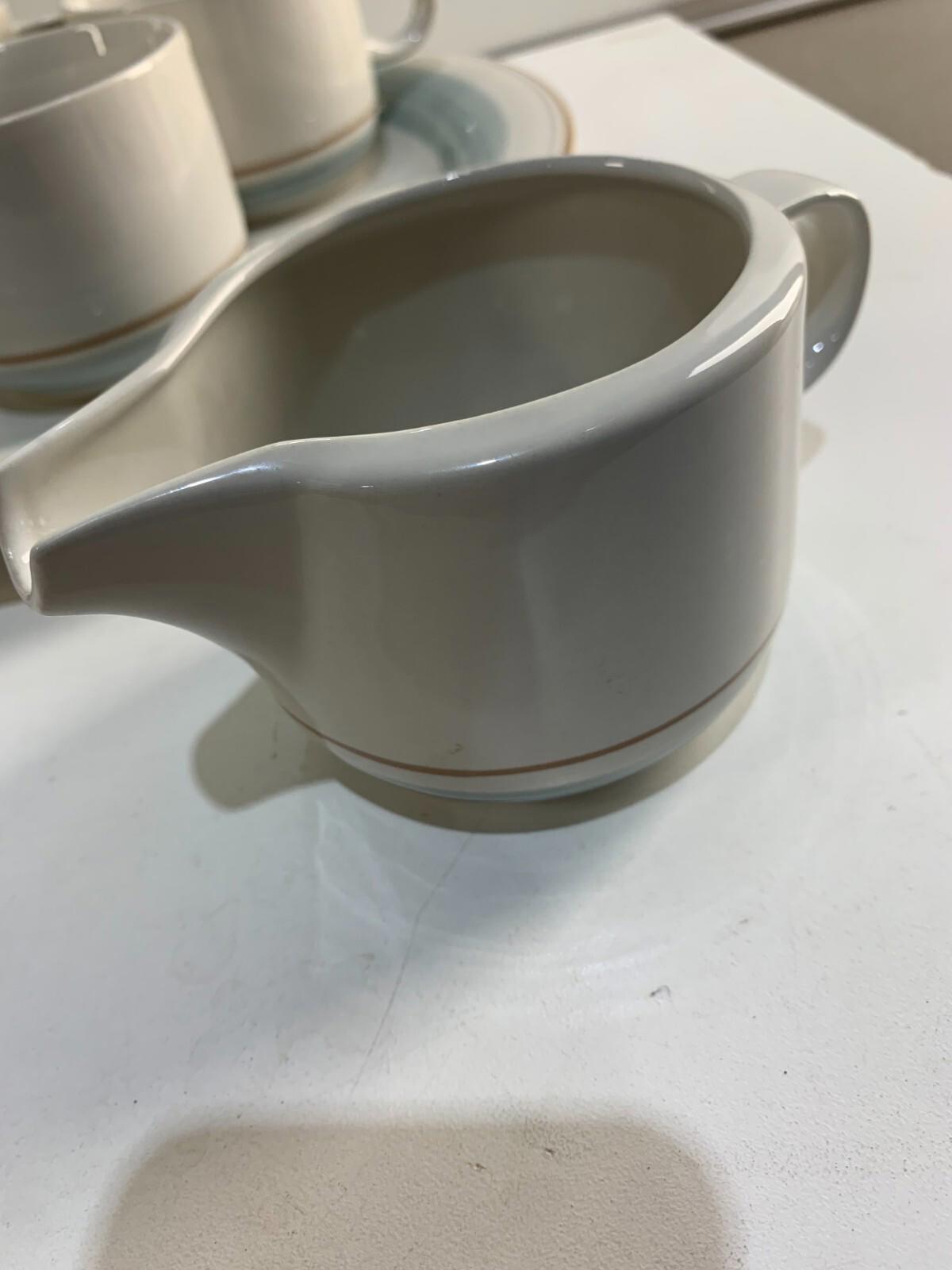 Service à café vintage authentique en grès « Country Morn » : tasses à café, crémier, sucrier et soucoupe
