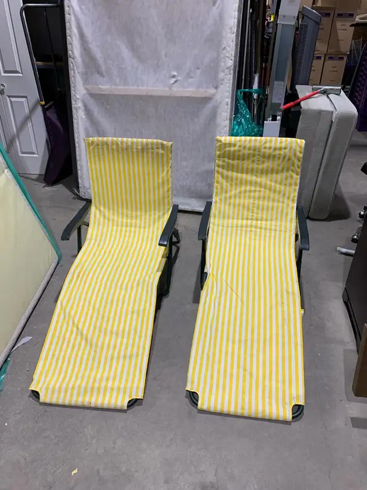 Set of 2 adjustable and foldable Lawn Chairs