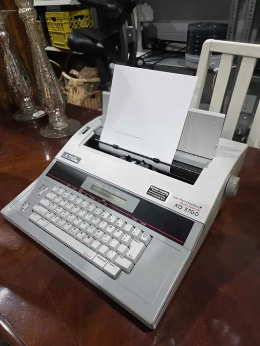 Almost New! Smith Corona XD 5700 Typewriter