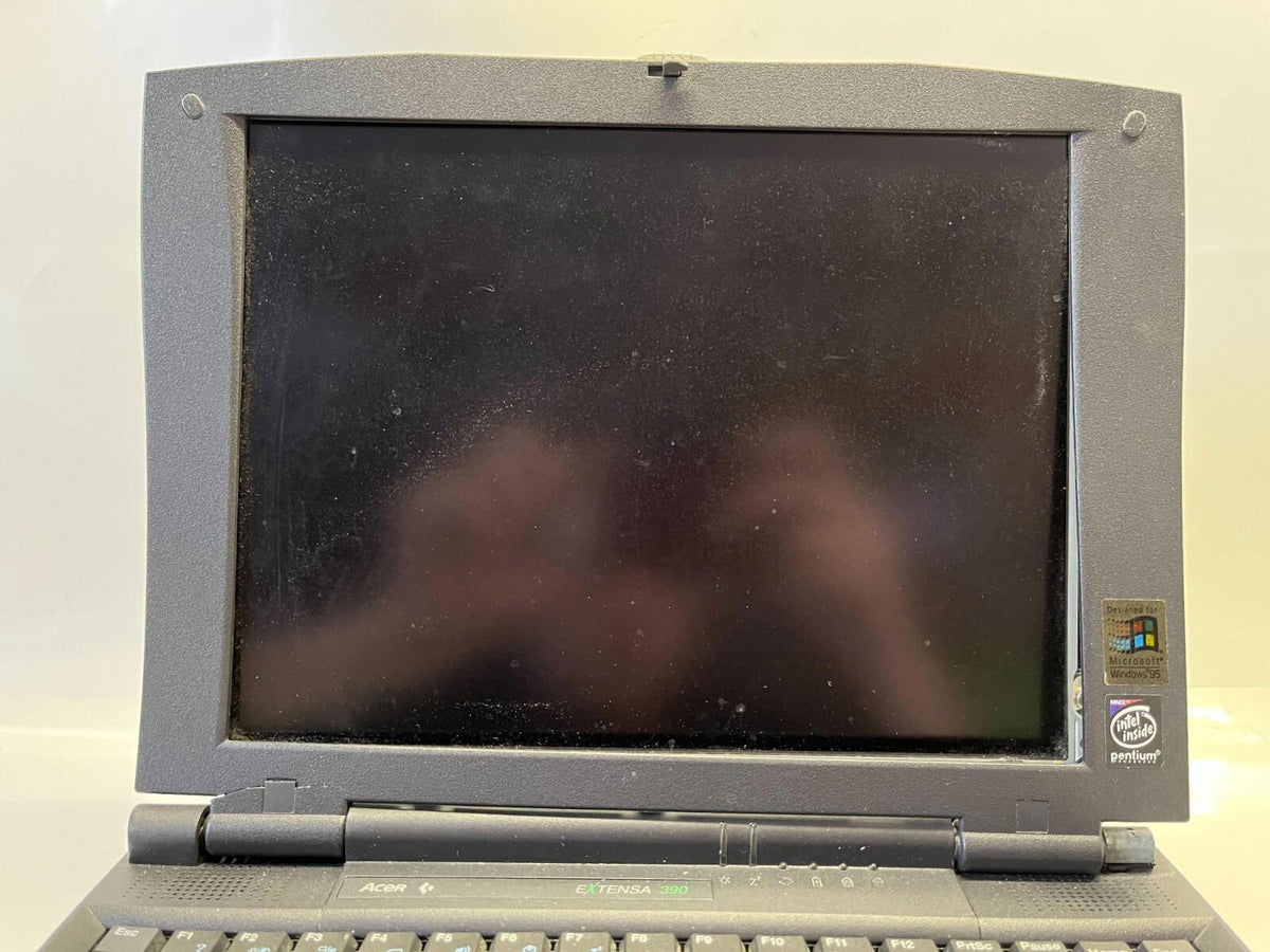 Acer Extensa 390 Vintage Laptop Pentium MMX 80MB RAM 20GB HDD Win98 Broken LCD