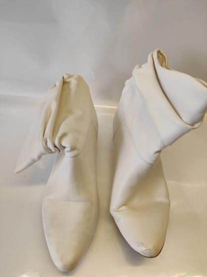 Le Chateau Women's Heeled Boots White- Size 8M