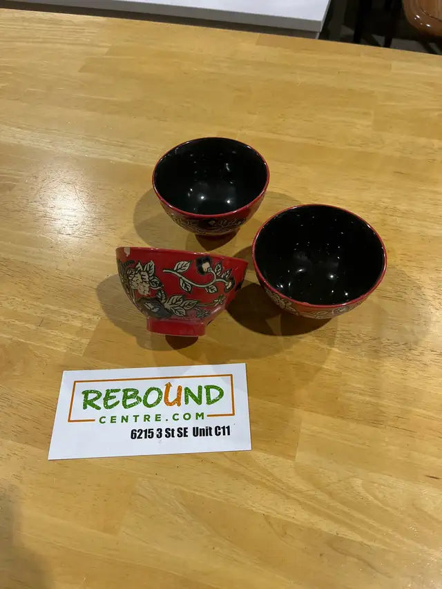 Set of three Bowls