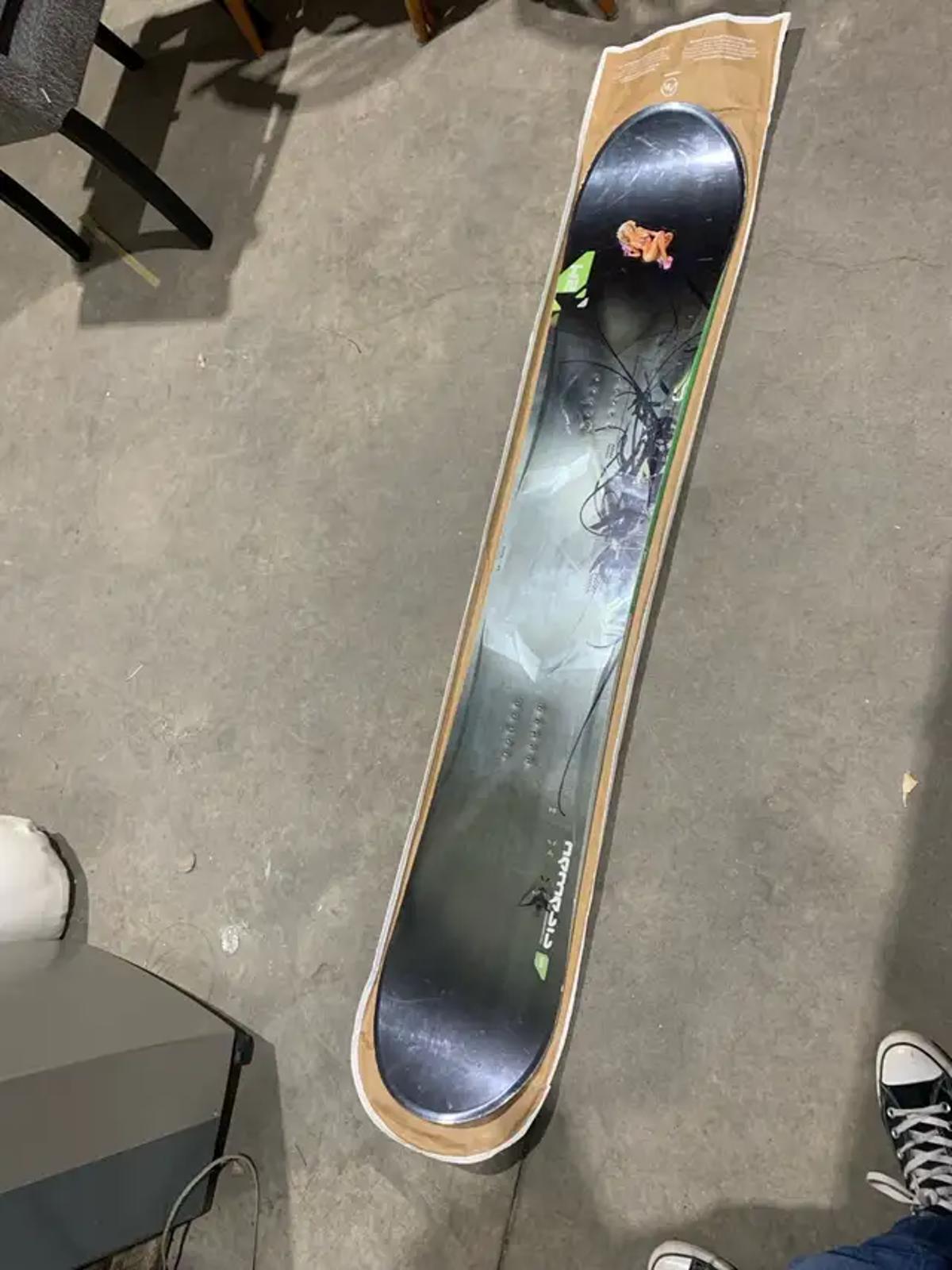 Snowboard Nitro avec détails vert fluo - 161 cm