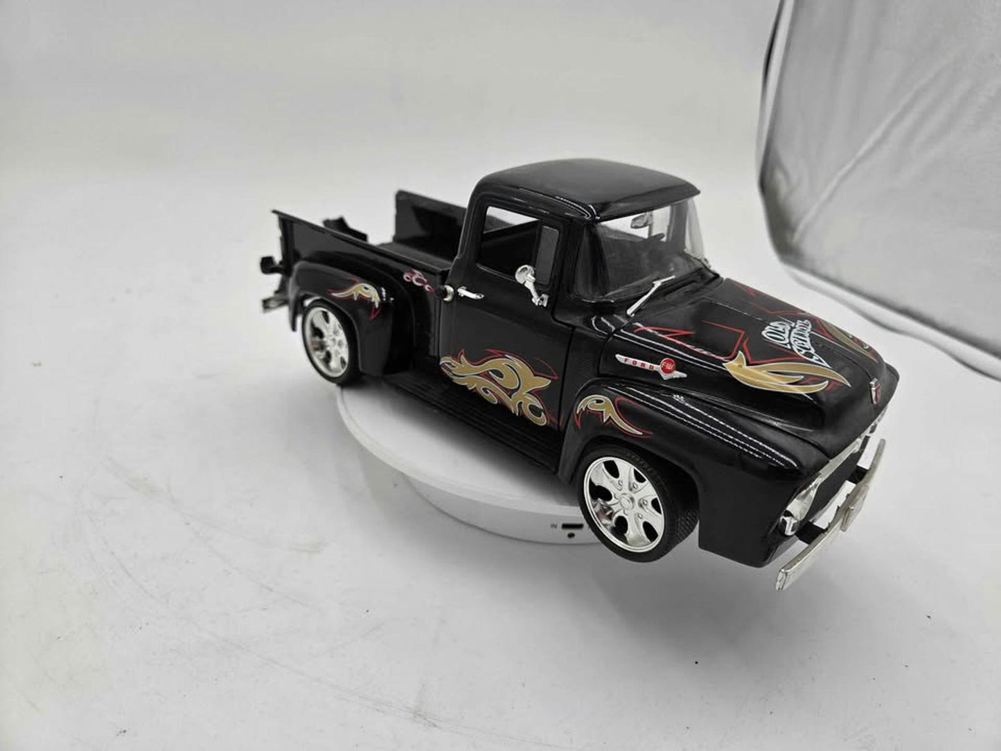 Hot Wheels 1:18 Diecast Ford Truck & Motorcycle Set West Coast Customs WHIPS