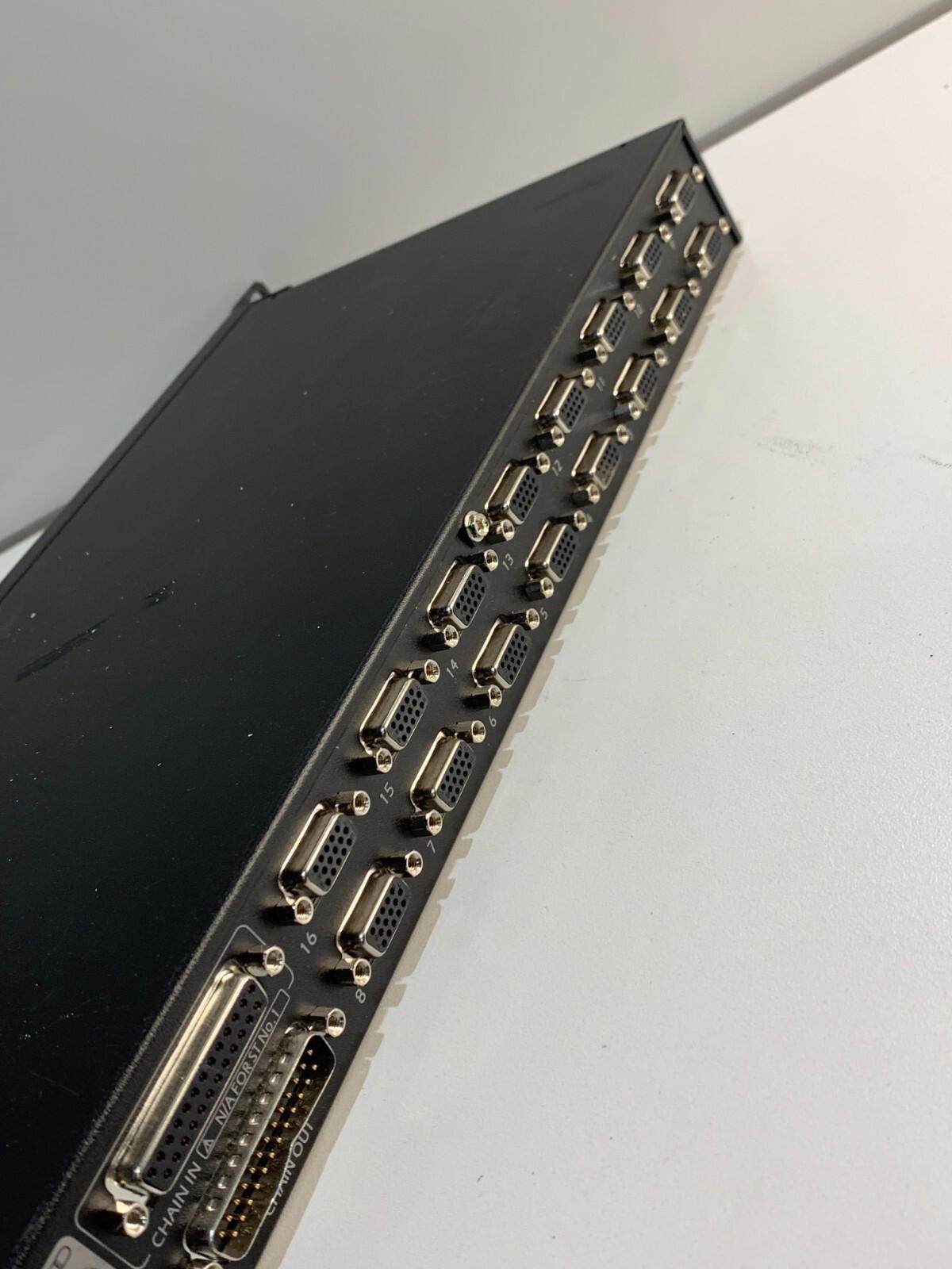 Commutateur KVM analogique multiplateforme APC AP5202 à 16 ports, TESTÉ