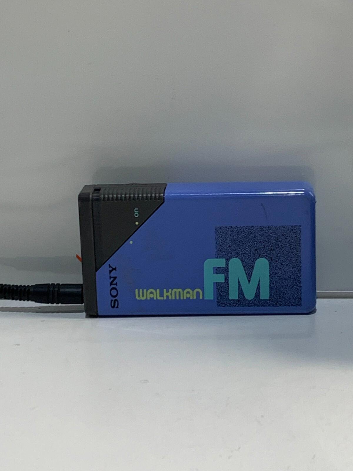 VINTAGE ORIGINAL FM SONY WALKMAN SRF-16W & SONY HEADPHONES