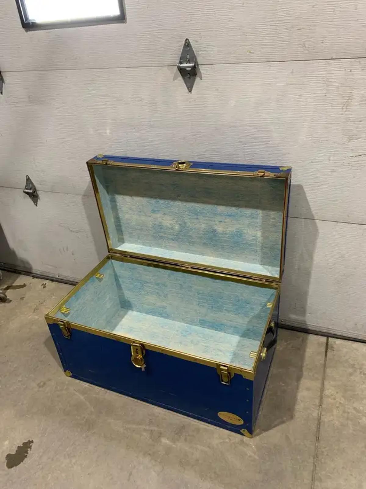 Everlite Union Trunk