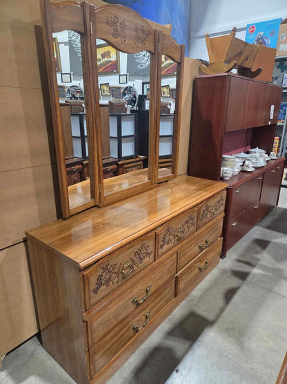 Ideal Quality Wood Dresser w/ Tri-Fold Mirror