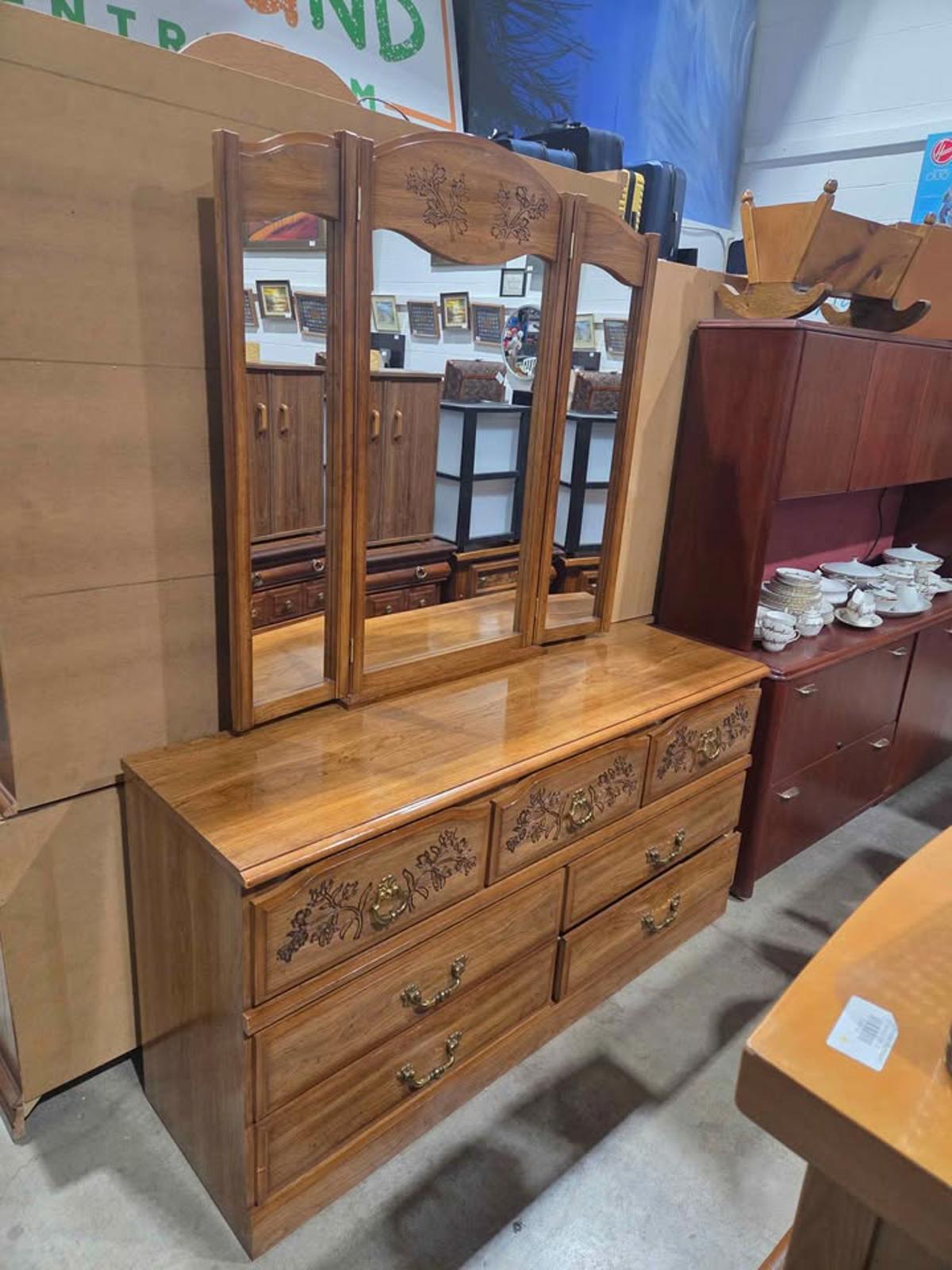 Ideal Quality Wood Dresser w/ Tri-Fold Mirror