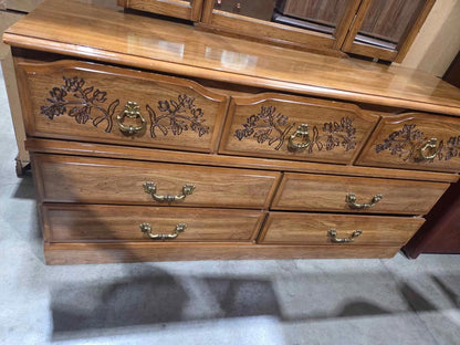 Ideal Quality Wood Dresser w/ Tri-Fold Mirror