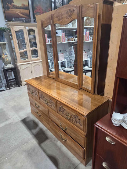Ideal Quality Wood Dresser w/ Tri-Fold Mirror