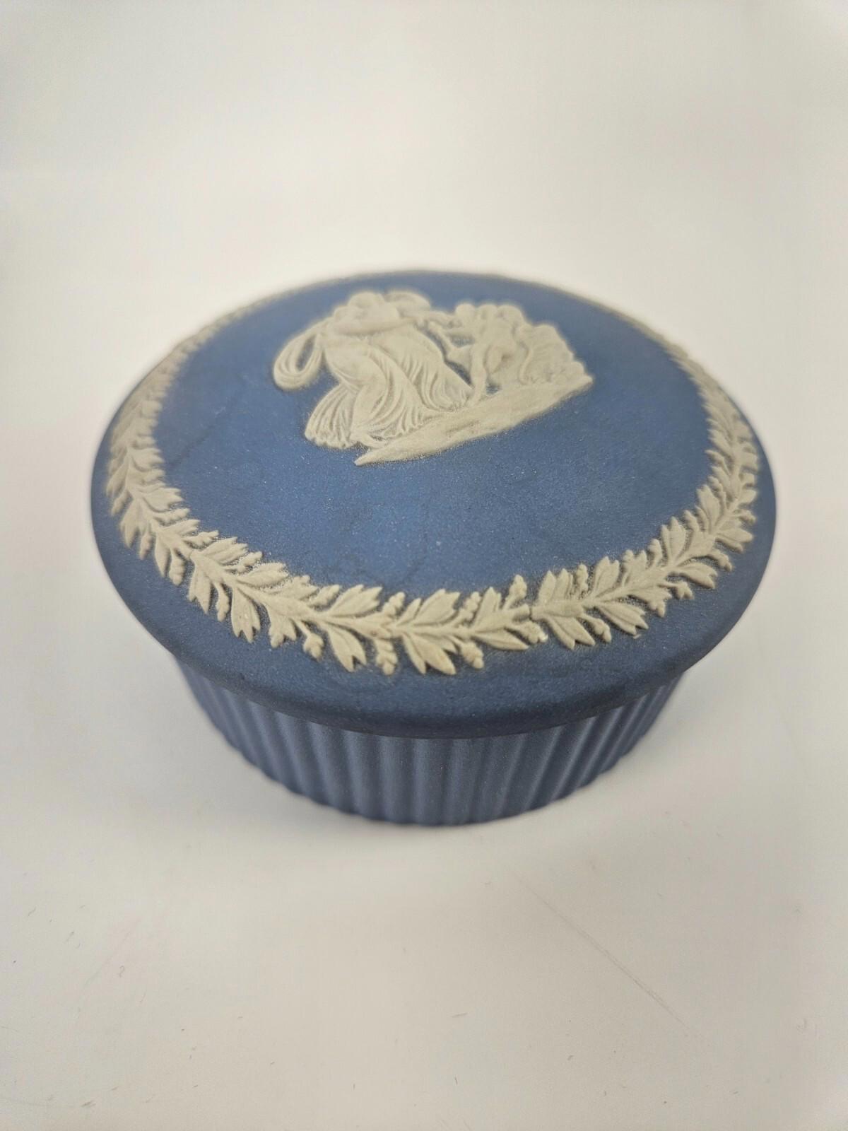 Vintage  Wedgwood Jasperware Round Trinket Ring Box Lid Wedgewood England