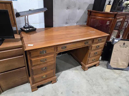 Solid Wooden Vilas Executive Desk