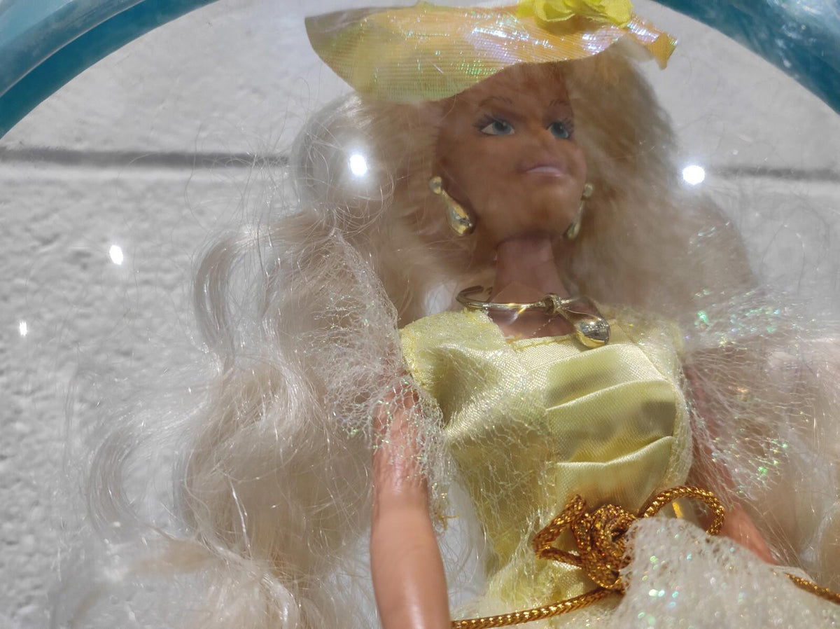 Poupée mannequin édition spéciale « Flower Festival » avec support, 29 cm de haut