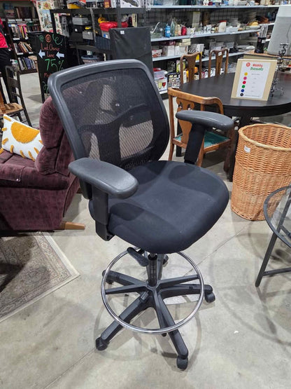 Black Mesh Office Chair w/ Foot Ring