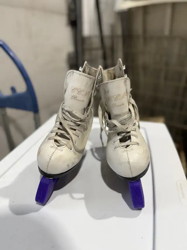 CCM Figure Skates (Size 1)