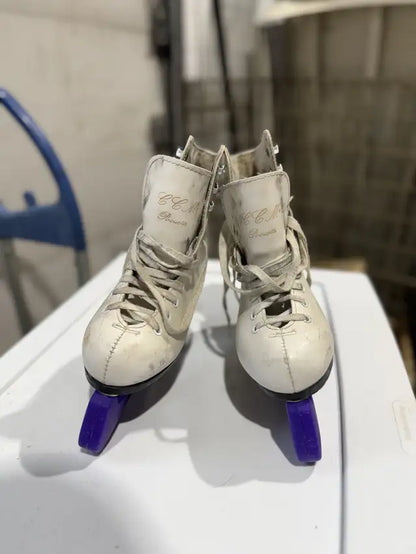 CCM Figure Skates (Size 1)