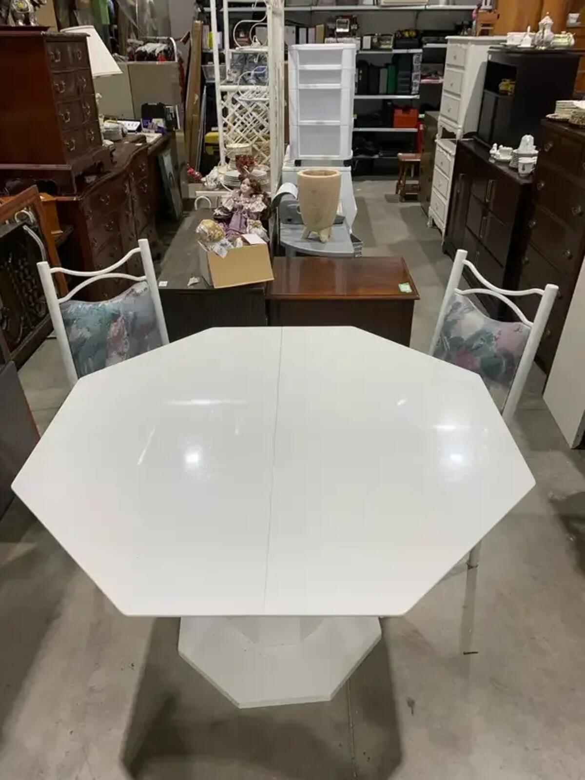 White Octagonal Dinning Table with Extending Leaf