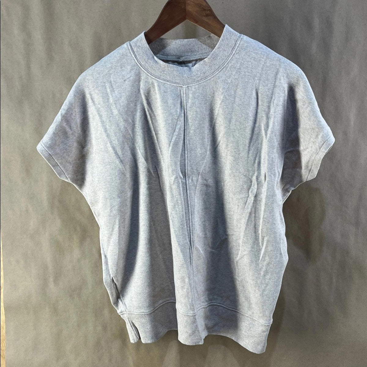 Pact Women’s Gray Short Sleeve Sweatshirt (Size M)