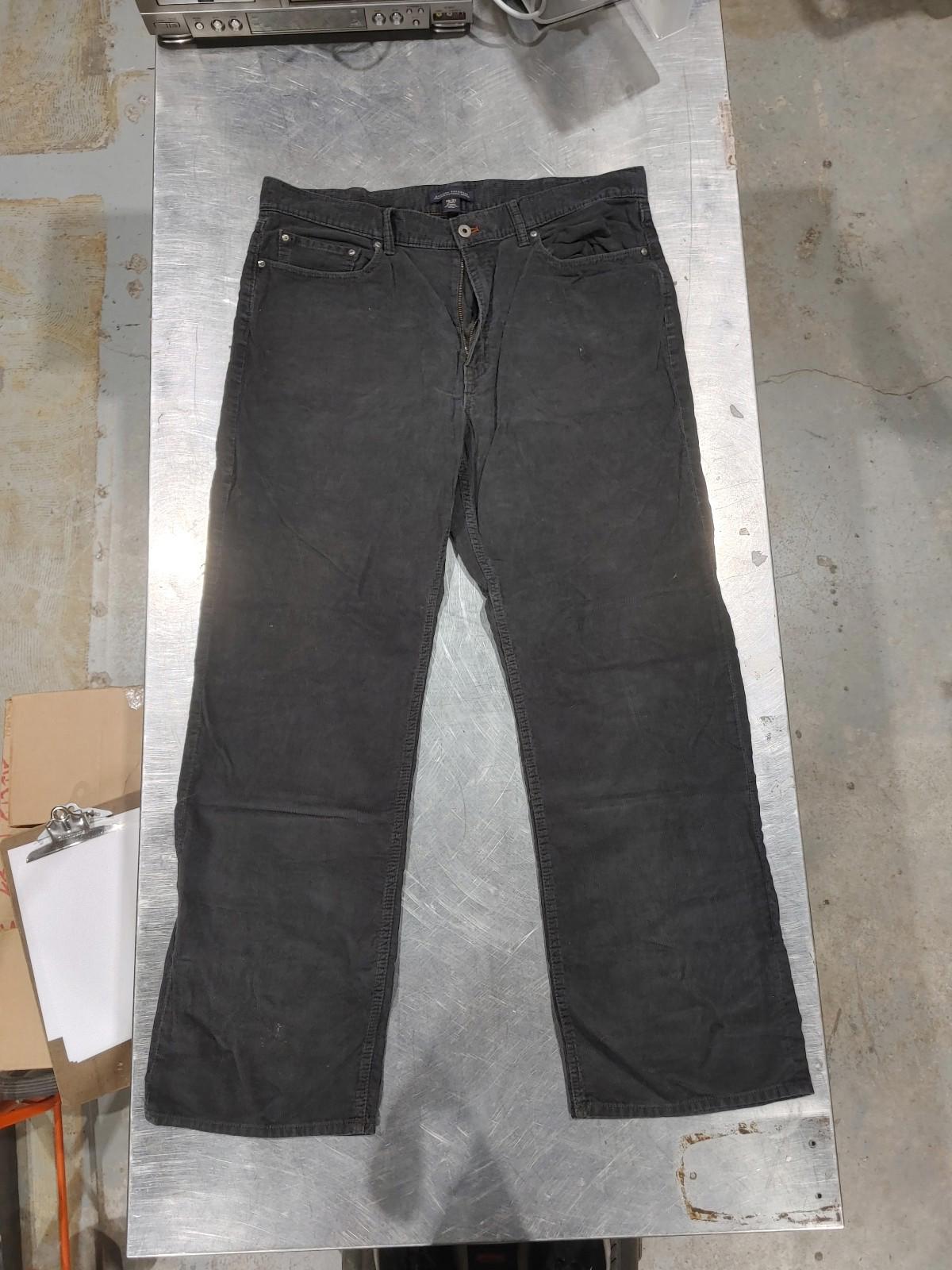 Good Condition Banana Republic Straight Fit Black Corduroy Jeans Size 38x32