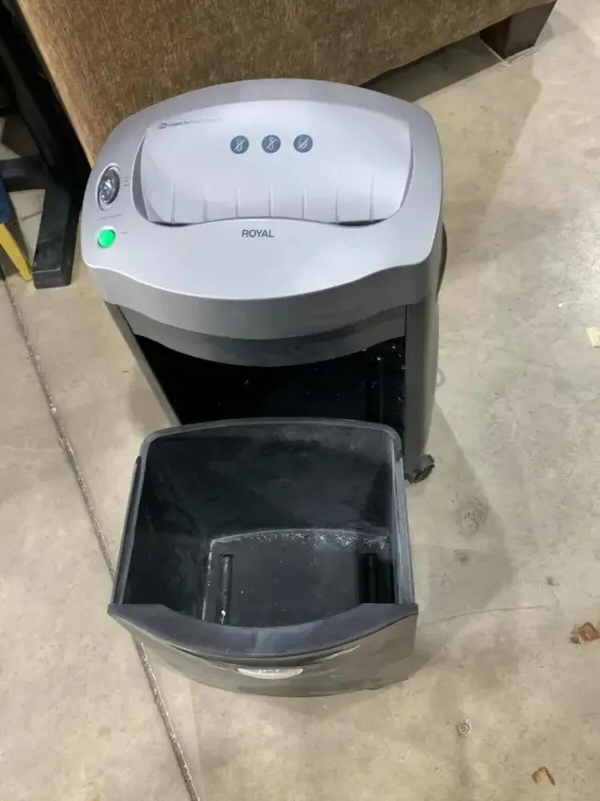 Royal 80x Confetti Cut Paper Shredder