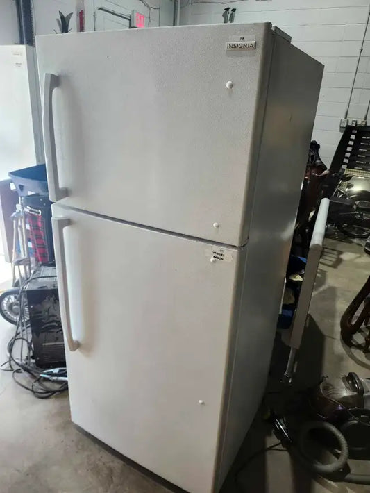 Insignia 18 Cu.Ft Top Freezer Refrigerator