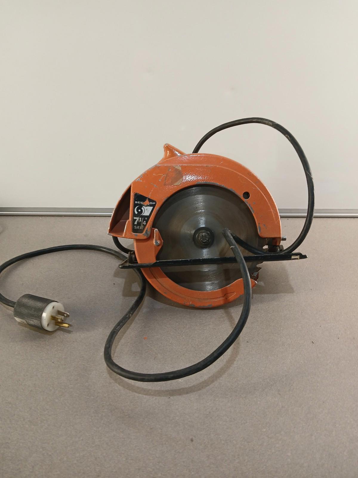 Vintage Skilshop 7 1/4" Skil Saw Model 1715 Skilsaw Solid aluminum Body GOOD