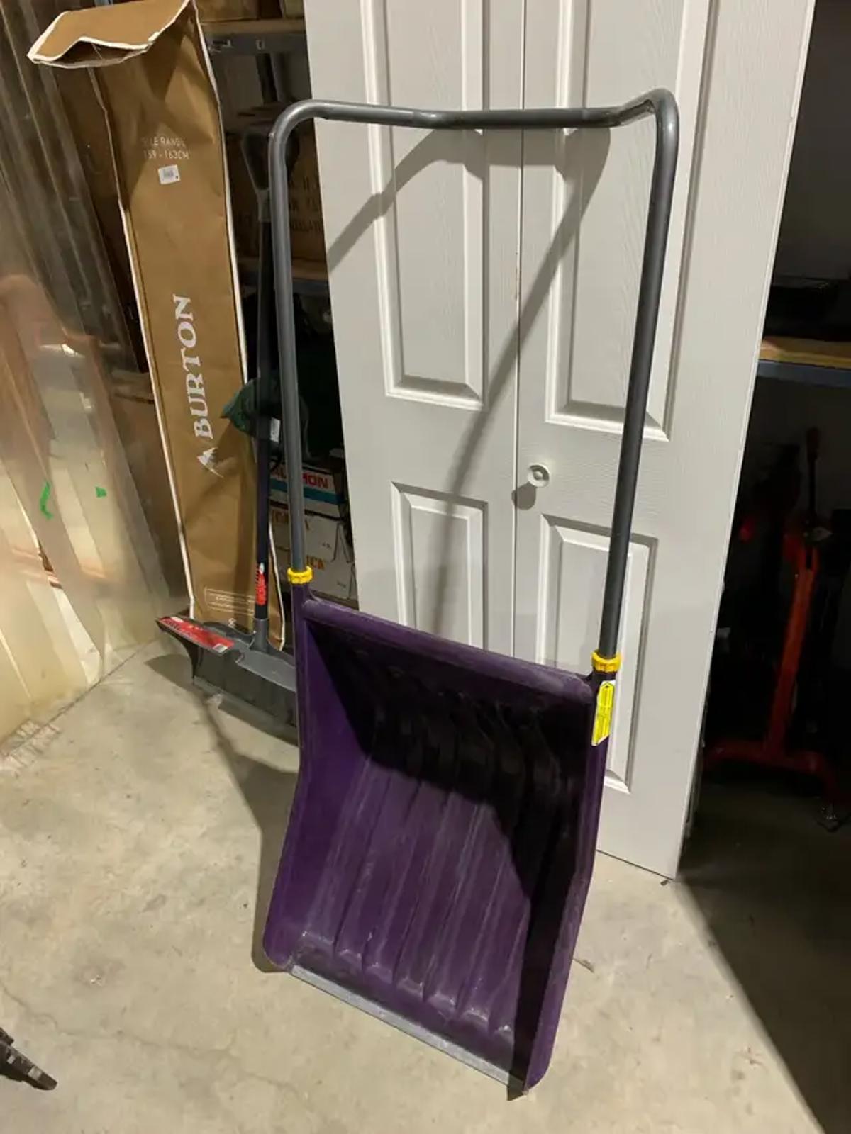Snow Wolf Snow Shovel