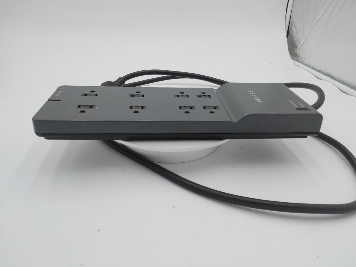 Belkin BE108200-06, multiprise parafoudre grise à 8 prises, testée et fonctionnelle — état passable