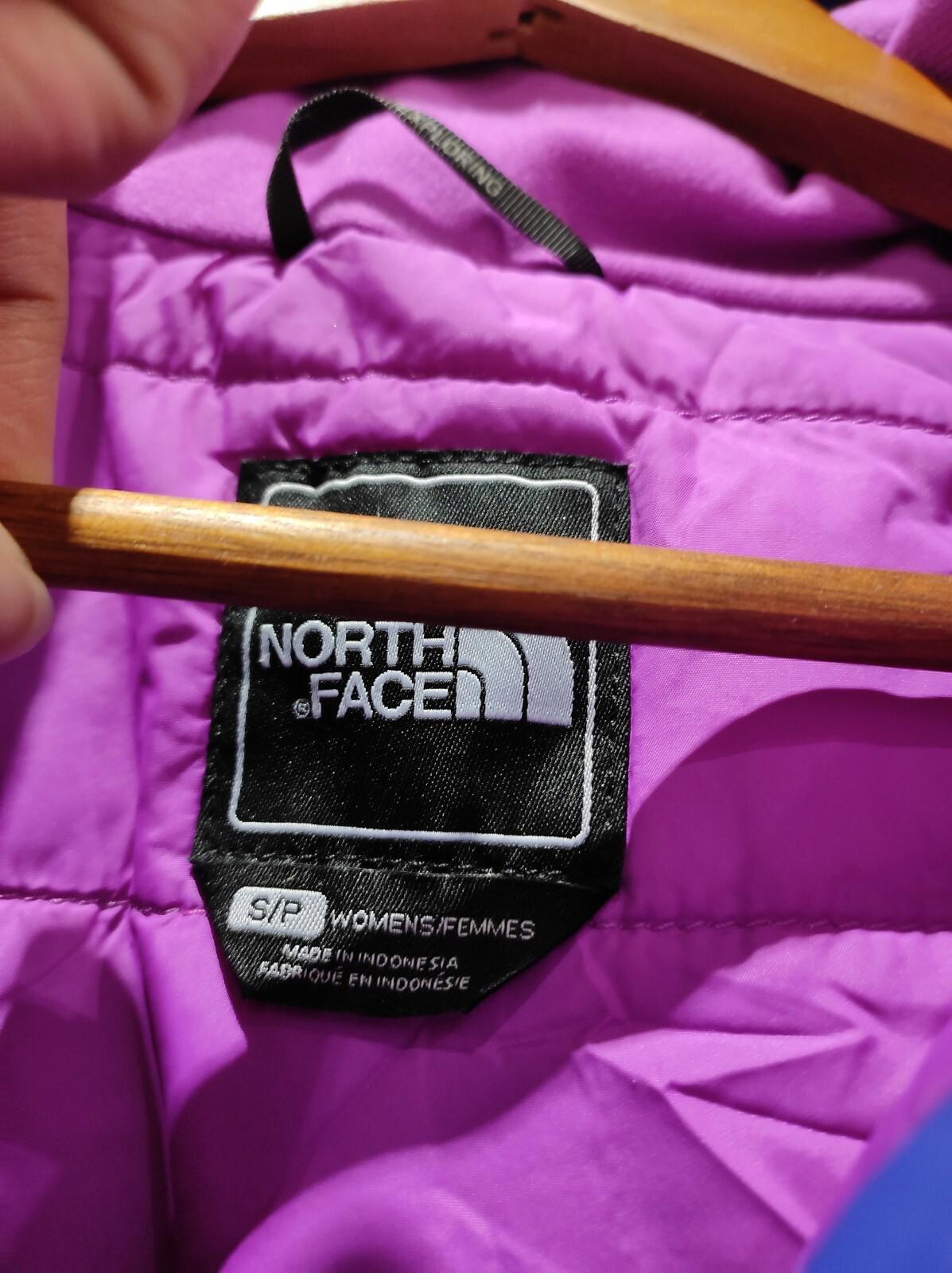 The North Face Women's S Resolve Waterproof Jacket Purple Hooded Insulated